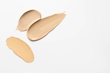 Beyaz arkaplandaki temel örnekleri, üst görünüm