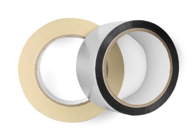 Yapıştırıcı ve maskeleme bantları beyaz, üst görünümde izole