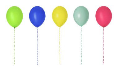 Farklı renklerde balonlar beyaz üzerine izole edilmiş, set