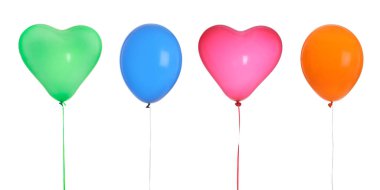 Beyazlar üzerinde izole edilmiş farklı renkli balonlar.