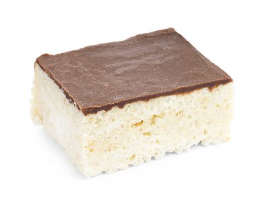 Lezzetli çikolatalı pirinç çubuğu beyaza izole edilmiş.