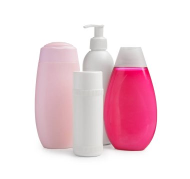 Farklı bebek kozmetik ürünleri beyaza izole edilmiş