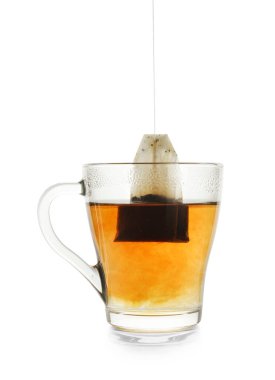 Beyaza izole edilmiş çay poşeti. Aromatik çay demliyorum.