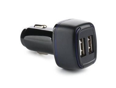 Beyaz renkte izole edilmiş araba için USB güç adaptörü (şarj aleti)