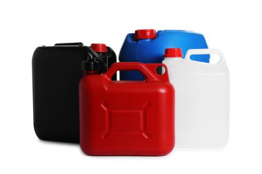 Birçok farklı plastik kaplar beyaza izole edilmiş.