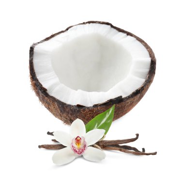 Hindistan cevizi, vanilya kabukları ve çiçek beyaza izole edilmiş.