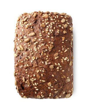 Taze pişmiş bir ekmek, tohumlar beyaza izole edilmiş, üst manzara.