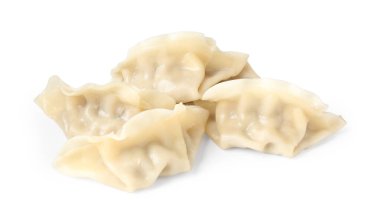 Lezzetli haşlanmış gyoza (hamur tatlısı) beyaz üzerine izole edilmiş