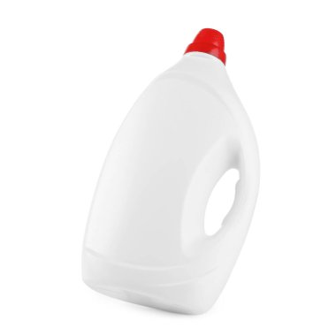 Havadaki bir şişe temizlik ürünü beyaza izole edilmiş.