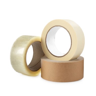 Yapıştırıcı ve maskeleme bantları beyaza izole edilmiş.