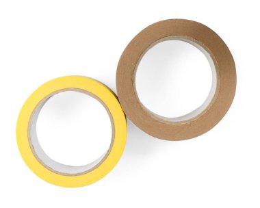 Yapıştırıcı ve maskeleme bantları beyaz, üst görünümde izole