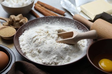 Hamur ve merdane malzemeleri, masaya, yakın plan