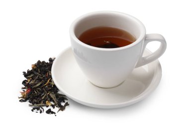 Aromatik çay ve kuru yapraklar beyaz üzerine izole edilmiş.