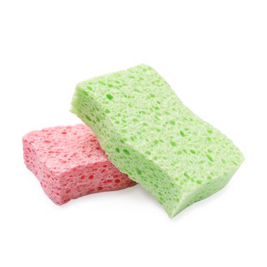 Beyaza izole edilmiş yumuşak süngerler. Temizlik aracı