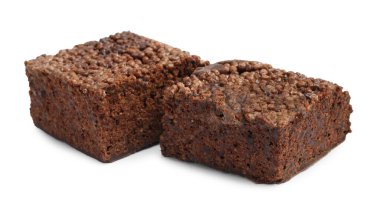 Lezzetli çikolatalı pirinç çubukları beyaza izole edilmiş.