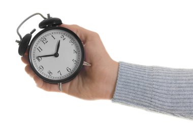 Beyaz arka planda siyah alarmlı adam, yakın plan.