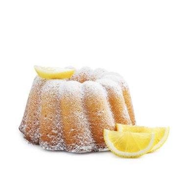 Lezzetli limonlu pasta ve beyaz üzerine izole edilmiş taze meyve dilimleri.