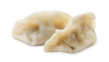 Beyaza izole edilmiş taze gyoza köfteleri. Çin mutfağı.