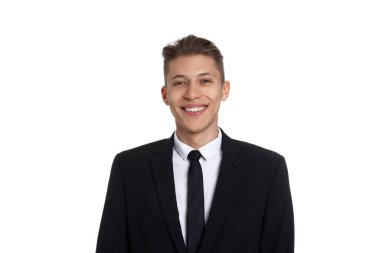 Beyaz arka plan üzerinde takım elbiseli yakışıklı genç