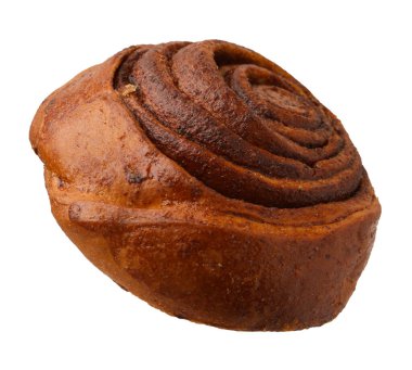 Lezzetli tarçınlı çörek, beyaz üzerine izole edilmiş.