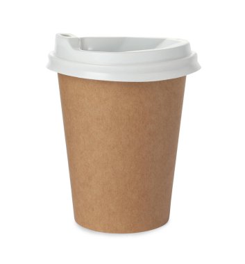 Beyaz arka planda kapaklı kağıt bardak. Tasarım için model