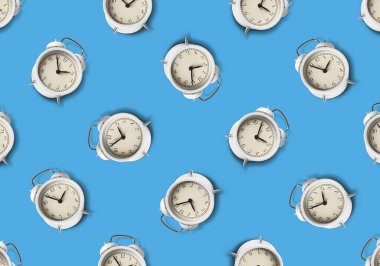 Soluk mavi arkaplanda beyaz alarm saatleri deseni