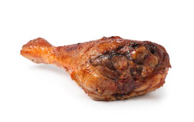 Lezzetli pişmiş hindi budu beyaza izole edilmiş.