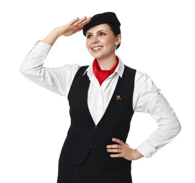 Beyaz arka planda üniformalı mutlu uçuş görevlisi.