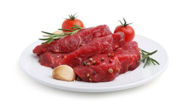 Beyaz et, baharat ve domates parçaları.