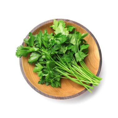 Kasede taze maydanoz, beyazda izole, üst manzara