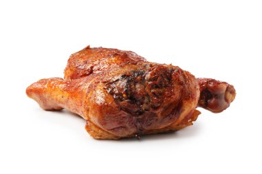 Beyaza izole edilmiş lezzetli hindi budu.
