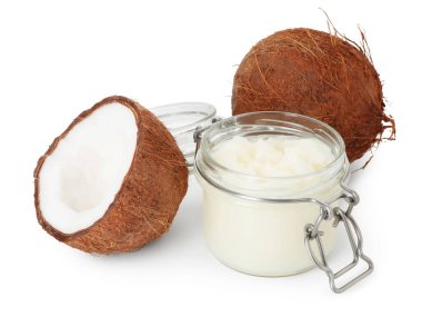 Hindistan cevizi ve pişirme yağı beyaza izole edilmiş.