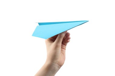 Beyaz arka planda açık mavi kağıt uçaklı kadın, yakın plan.