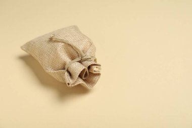 Bej arkaplanda çuval bezi, metin için boşluk