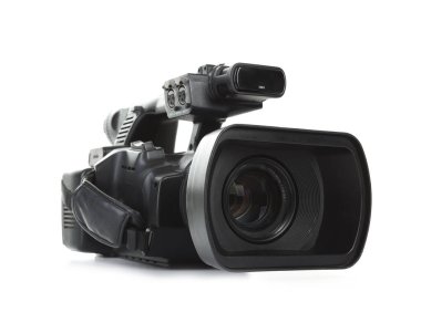 Modern profesyonel video kamera beyaza izole edildi