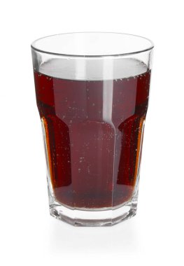 Beyaz bardakta tatlı soda.