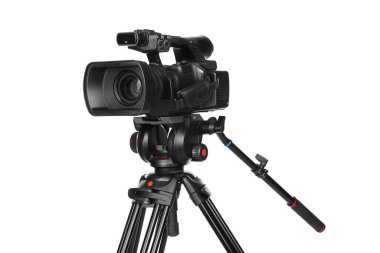 Beyaz üzerine izole edilmiş üç ayaklı modern video kamera