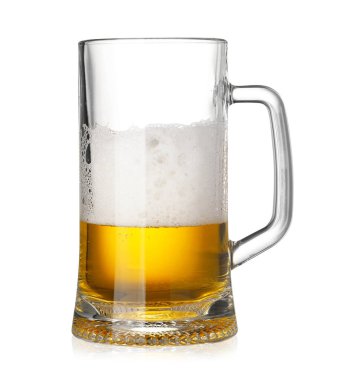 Bir bardak taze bira, köpüklü ve beyaz.