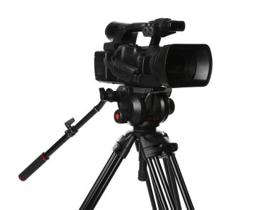Beyaz üzerine izole edilmiş üç ayaklı modern video kamera