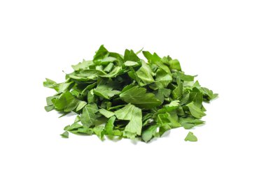 Kesilmiş yeşil maydanoz yaprakları beyazın üstünde