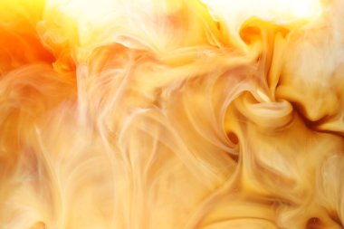 Arka plan olarak sütlü kahve tazeleniyor, yakın plan