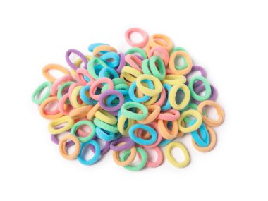 Birçok renkli saç teli beyaz, üstten görünüyor.