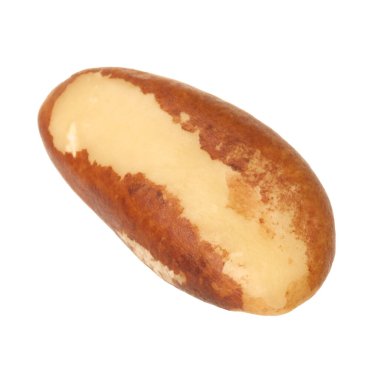 Bir lezzetli Brezilya fındığı beyaza izole edilmiş