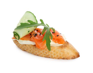 Krem peynirli, somonlu ve salatalıklı nefis bruschetta.