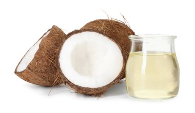 Hindistan cevizi ve pişirme yağı beyaza izole edilmiş.