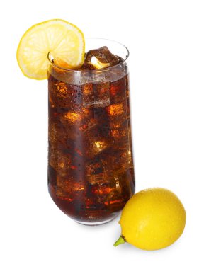 Buzlu kolayı tazeleyen cam ve limonlu beyaz.