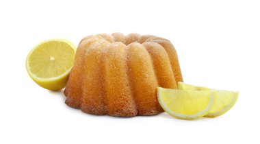 Lezzetli limonlu pasta ve beyaz üzerine izole edilmiş taze meyve.