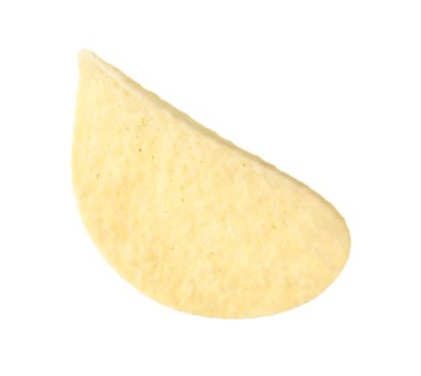 Beyaza izole edilmiş lezzetli bir patates cipsi.