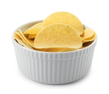 beyaz izole kase lezzetli patates cipsi