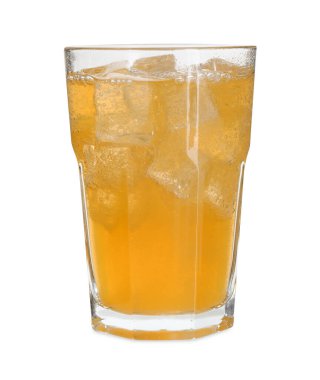 Beyaz bardakta buzlu tatlı soda.